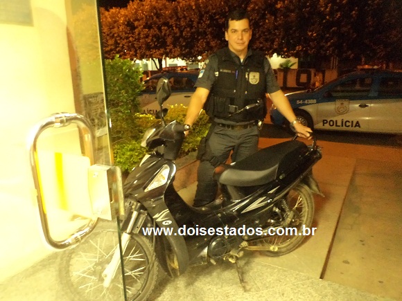 O PM M.Rocha, com a BIZ, utilizada pelos jovens. Foto: Nelson Barro O PM M.Rocha, com a BIZ, utilizada pelos jovens. Foto: Nelson Barros