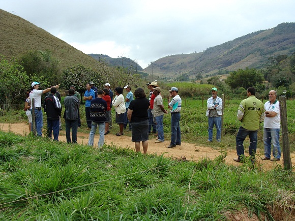 - As vantagens do pastoreio rotacionado também foram apresentadas aos participantes. - As vantagens do pastoreio rotacionado também foram apresentadas aos participantes.